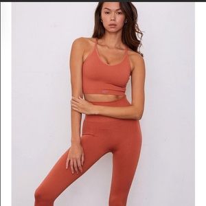 NWT SET ACTIVE ribbed v tank